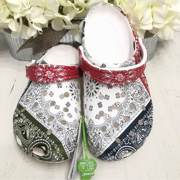 CROCS Classic Bandana White Multicolor Clogs Unisex Sz W7-M5 NWT - Picture 15 of 16